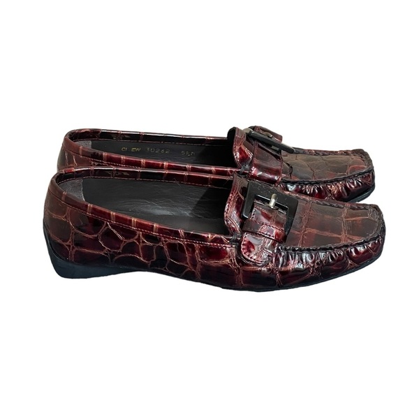 STUART WEITZMAN Maroon Leather
Crocodile Embossed Loafers with Buckle. Size 5.5M - Picture 3 of 13